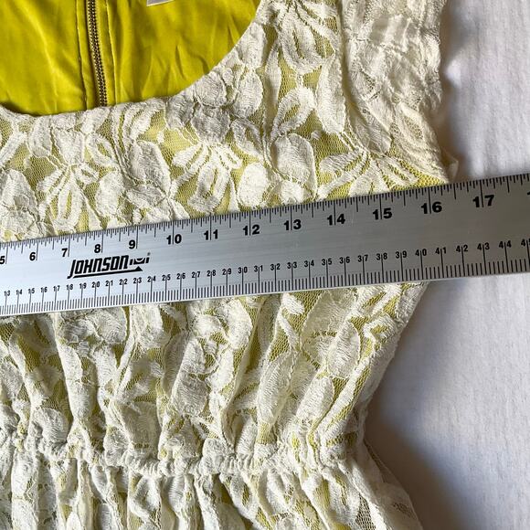 Xhilaration Women’s Lace Dress size M ShortSleeve KneeLength Floral White Green - Picture 3 of 9
